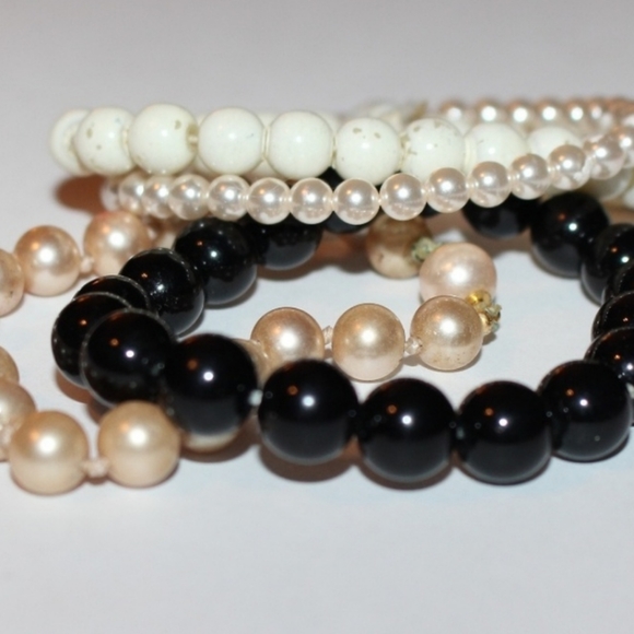 🖤 Beaded Bracelet Set · Cream Pearl · Black & White · 4x · Monochrome Muse 🤍 - Picture 1 of 3